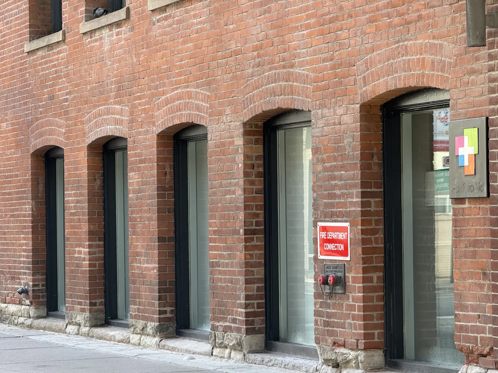 Pearl Street scout photograph — bays